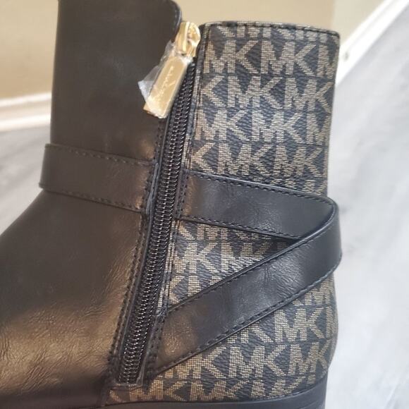 Michael Kors‎ Logo buckled boots size 5 new - Picture 8 of 9